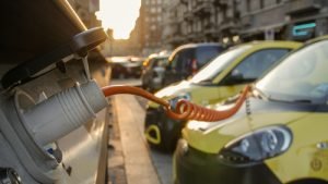 Autos mit Elektroantrieb werden aufgeladen