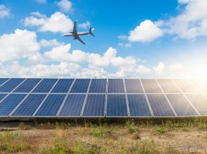 elektrische Flugzeuge über Solarpanel