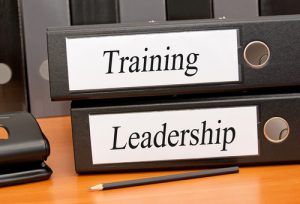 Aktenordner beschruftet mit Training & Leadership